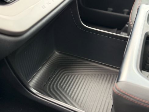 Used 2025 Ford Expedition Active image 27