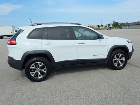 Used 2016 Jeep Cherokee Trailhawk w/ Comfort/Convenience Group AWD/4WD image 8