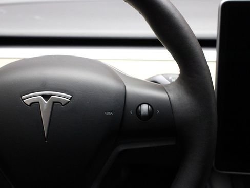 Used 2022 Tesla Model Y Long Range image 35