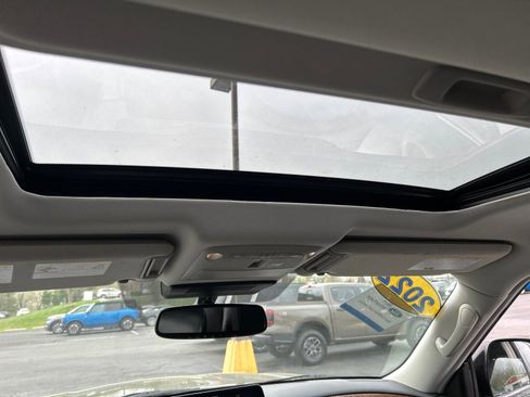 Used 2022 Nissan Armada SL AWD/4WD image 4