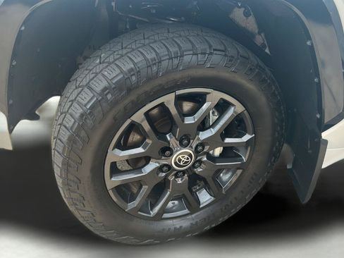 Used 2024 Toyota Tundra Platinum AWD/4WD image 35