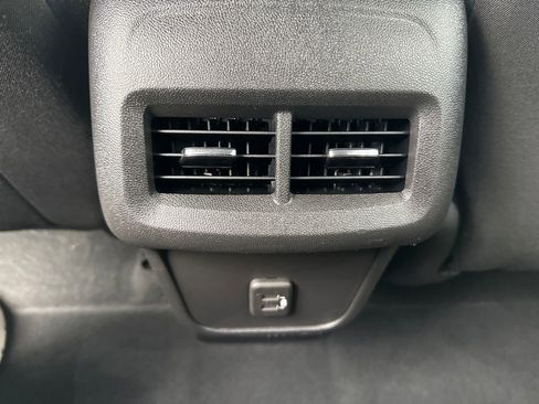 Used 2023 Chevrolet Equinox LS image 15