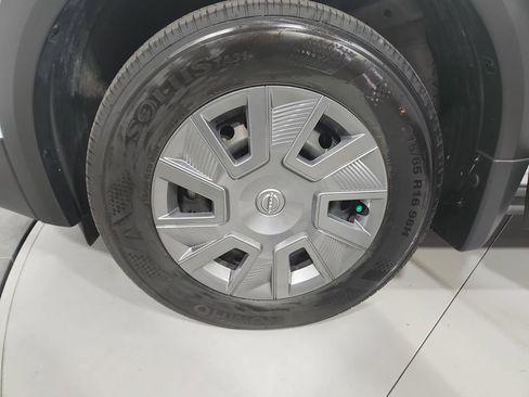 Certified 2025 Nissan Kicks S image 27