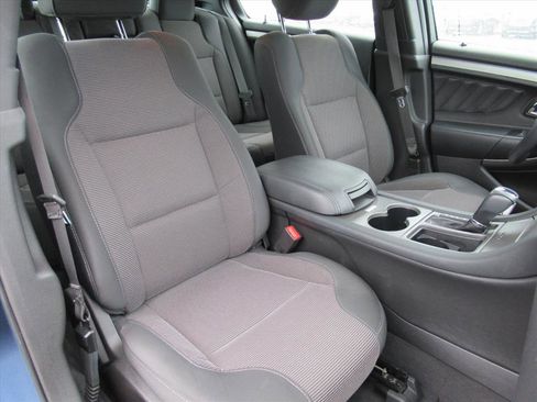 Used 2018 Ford Taurus SEL image 9