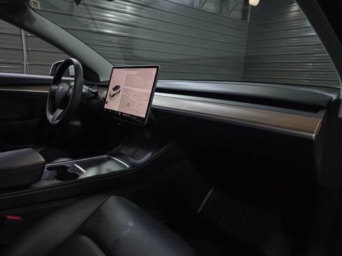 Used 2023 Tesla Model 3 Standard Range image 12