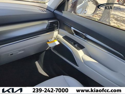 New 2025 Kia Telluride S image 16