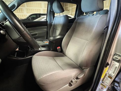 Used 2013 Toyota Tacoma PreRunner w/ Convenience Pkg image 12