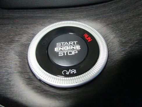 New 2025 Jeep Grand Cherokee L Limited w/ Luxury Tech Group II image 38