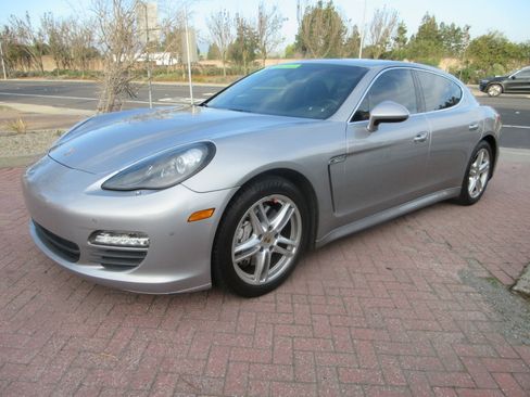 Used 2013 Porsche Panamera S image 1