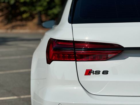 Used 2022 Audi RS 6 w/ Executive Package AWD/4WD image 18