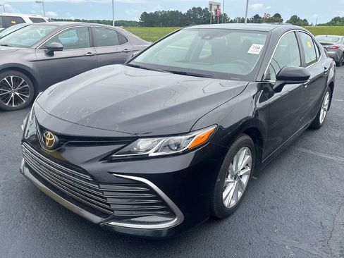 Used 2022 Toyota Camry LE FWD image 1