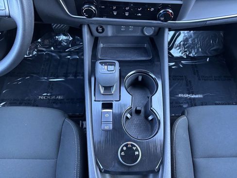 Used 2024 Nissan Rogue S image 21