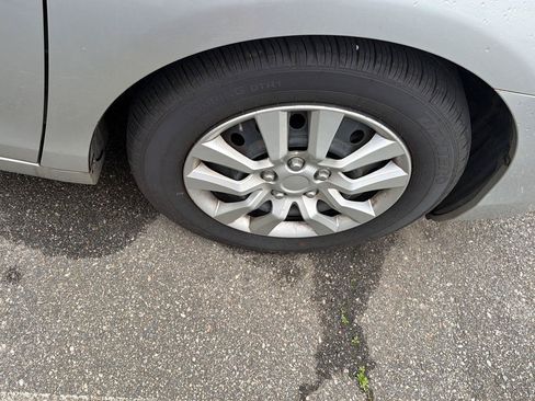 Used 2010 Toyota Camry LE FWD image 7