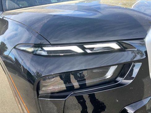 Used 2024 BMW X7 M60i w/ Executive Package image 30