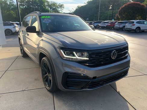Used 2023 Volkswagen Atlas SEL R-Line AWD/4WD image 9