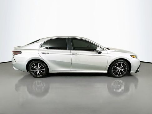 Certified 2022 Toyota Camry SE FWD image 4