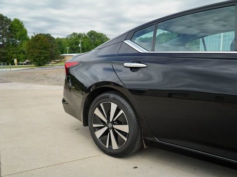 Used 2022 Nissan Altima 2.5 SV FWD image 22