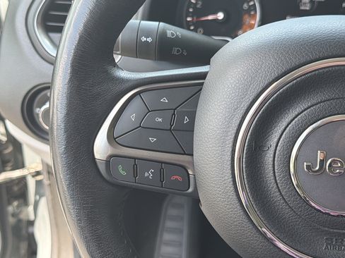 Used 2018 Jeep Renegade Limited FWD image 34