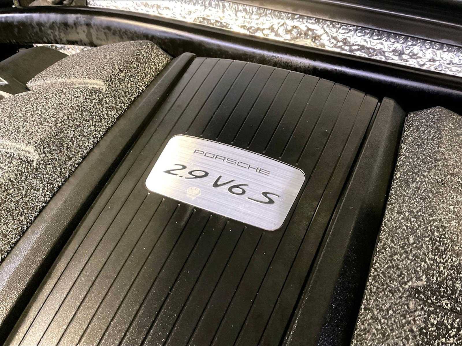 Certified 2024 Porsche Macan S AWD/4WD image 33