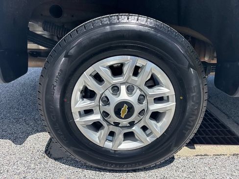 Used 2022 Chevrolet Silverado 2500 LT w/ Convenience Package AWD/4WD image 3