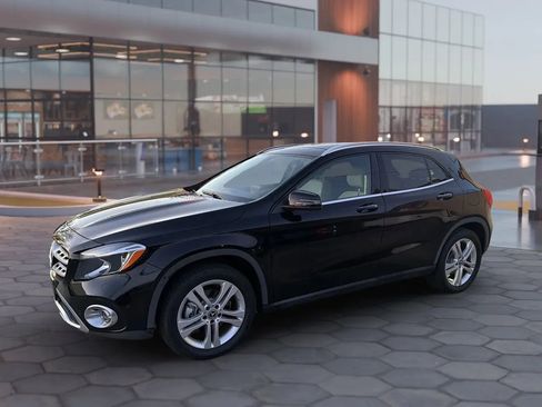Used 2018 Mercedes-Benz GLA 250 GLA 250 4MATIC Sport Utility 4 w/ Premium Package image 2