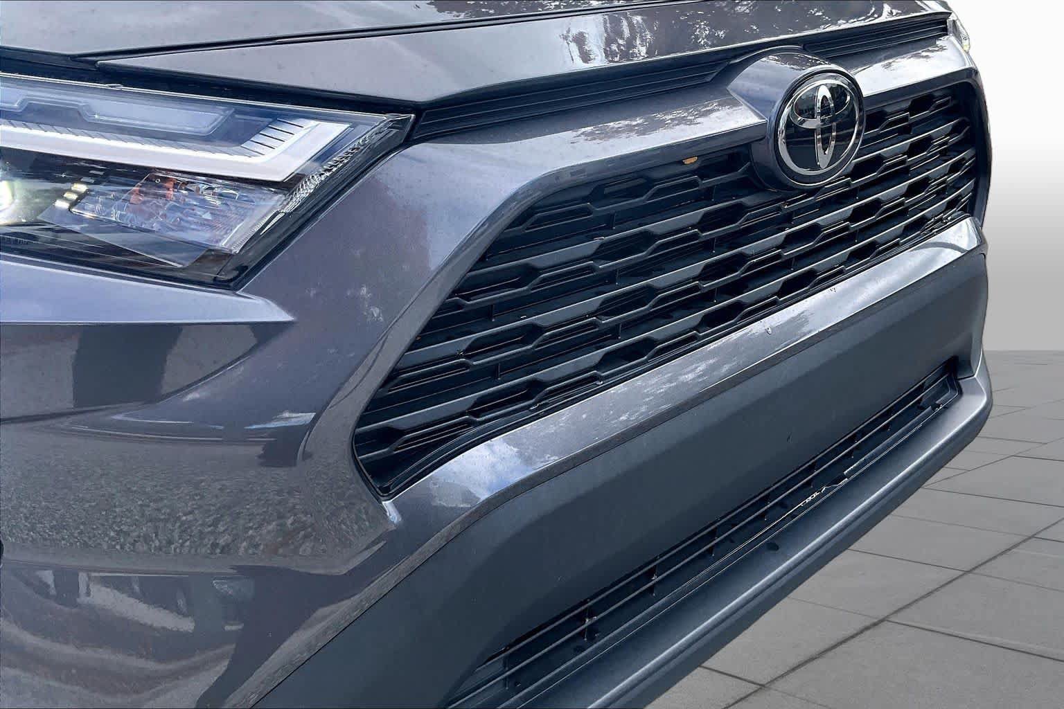 Used 2025 Toyota RAV4 LE AWD/4WD image 29