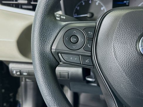 Used 2025 Toyota Corolla LE image 16