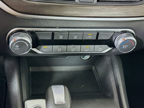 Used 2025 Nissan Altima 2.5 SV image 23