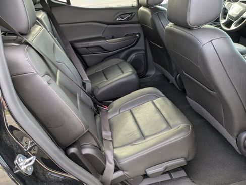 Used 2023 GMC Acadia SLT image 19