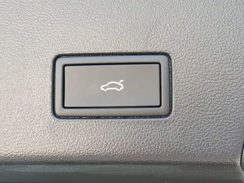 New 2026 Volkswagen Atlas Cross Sport SE w/ Panoramic Sunroof Package image 10