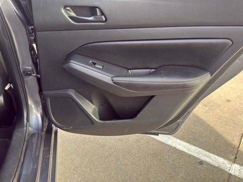 Used 2024 Nissan Altima 2.5 SV FWD image 33