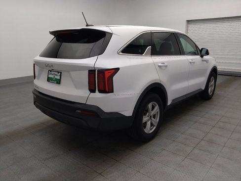 Used 2023 Kia Sorento LX FWD image 9