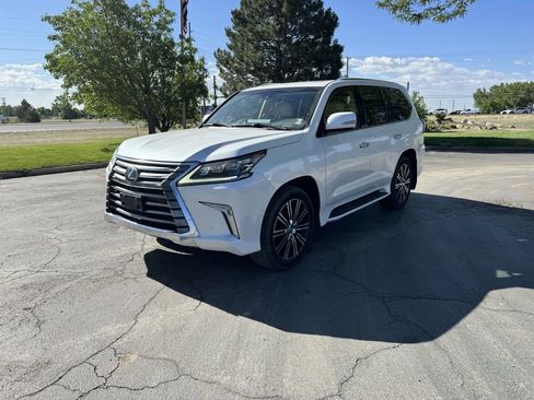 Used 2020 Lexus LX 570 4WD w/ Luxury Package image 9