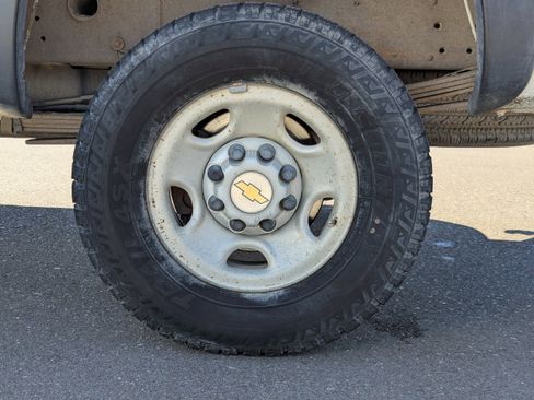 Used 2004 Chevrolet Silverado 2500 W/T AWD/4WD image 35