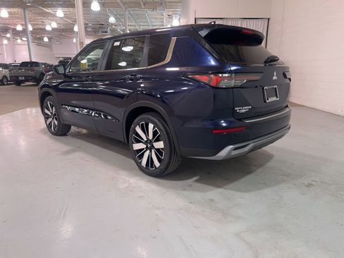 New 2025 Mitsubishi Outlander SE image 5