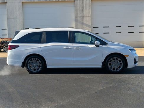 New 2026 Honda Odyssey Touring image 5