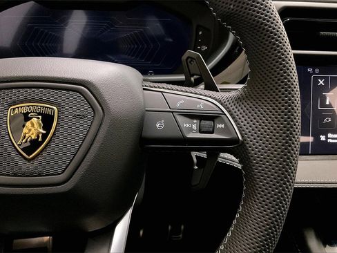Used 2025 Lamborghini Urus SE image 23