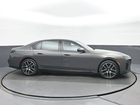 Used 2023 BMW i7 xDrive60 AWD/4WD image 2