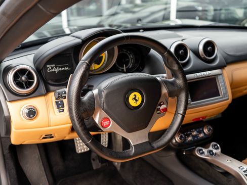 Used 2011 Ferrari California RWD image 16