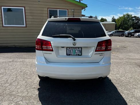 Used 2009 Dodge Journey SXT w/ Chrome Appearance Group FWD image 4