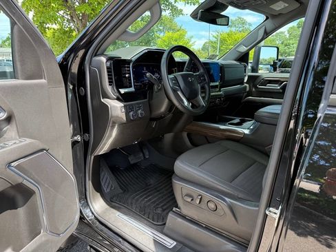 Used 2024 Chevrolet Silverado 2500 LT w/ Midnight Edition AWD/4WD image 12