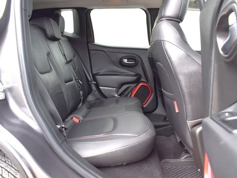 Used 2016 Jeep Renegade Trailhawk w/ Premium Trailhawk Package image 28