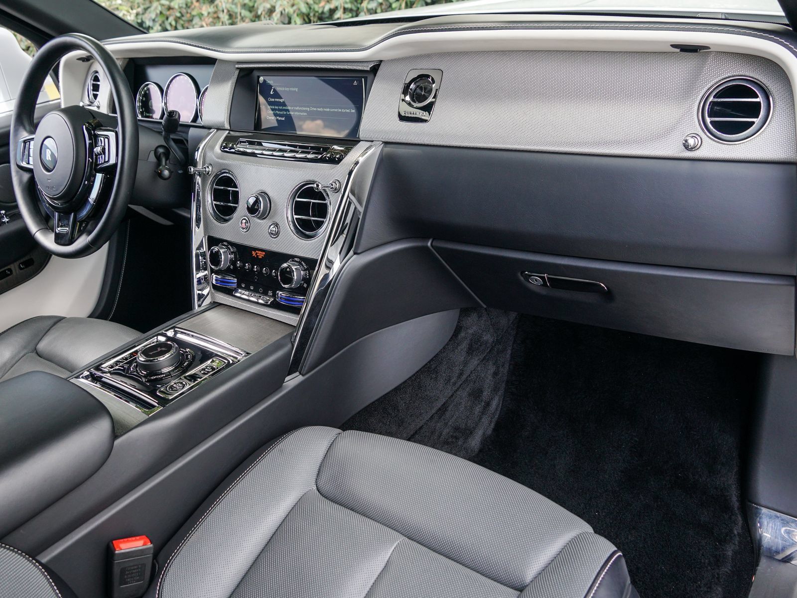 Certified 2024 Rolls-Royce Cullinan AWD/4WD image 2
