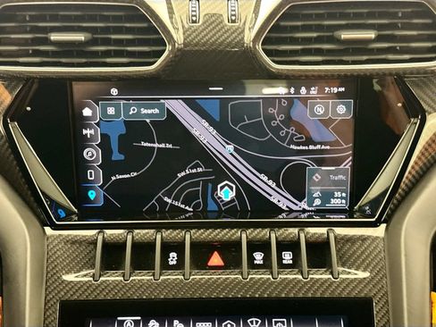 Used 2023 Lamborghini Urus Performante AWD/4WD image 13