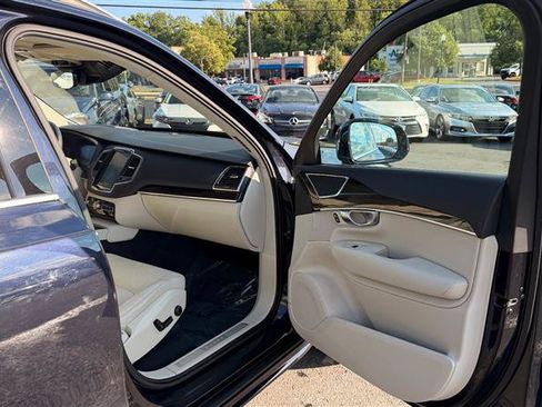 Used 2019 Volvo XC90 T6 Momentum w/ Protection Package Premier AWD/4WD image 33