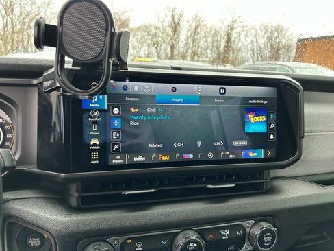 Used 2024 Jeep Gladiator Sport image 17