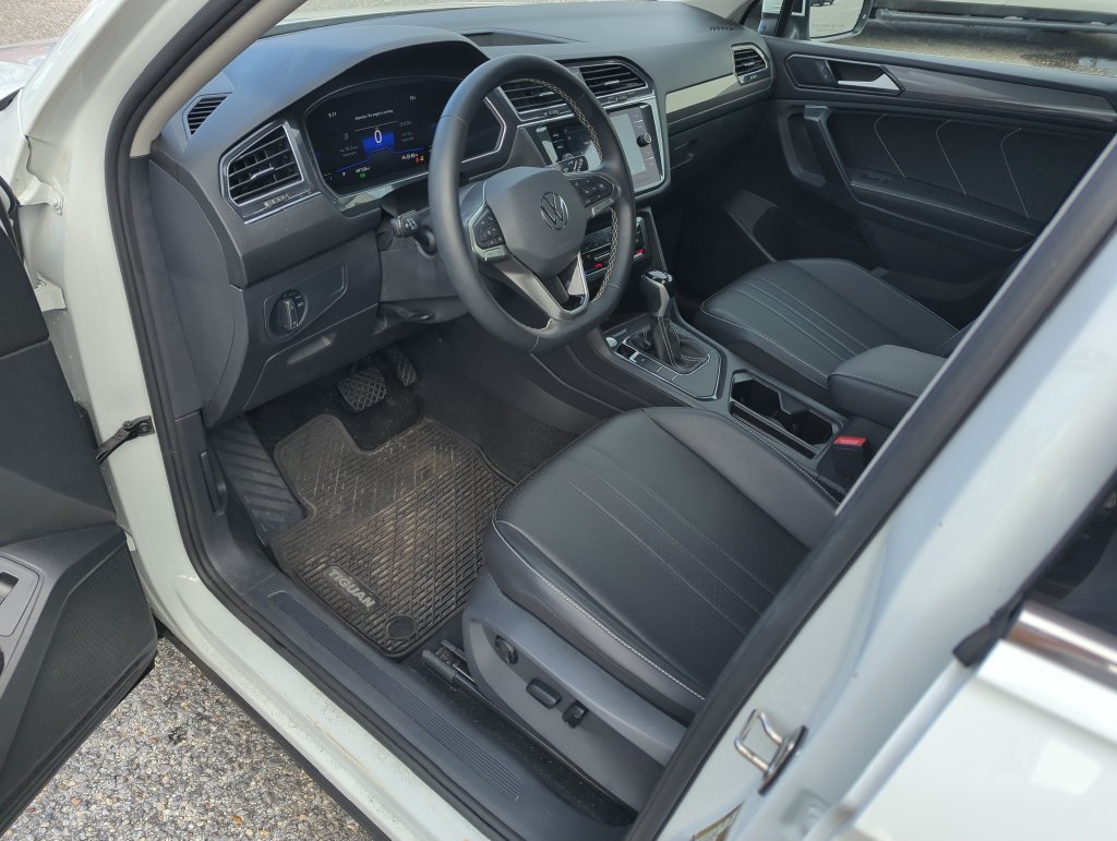 Used 2023 Volkswagen Tiguan SE FWD image 11