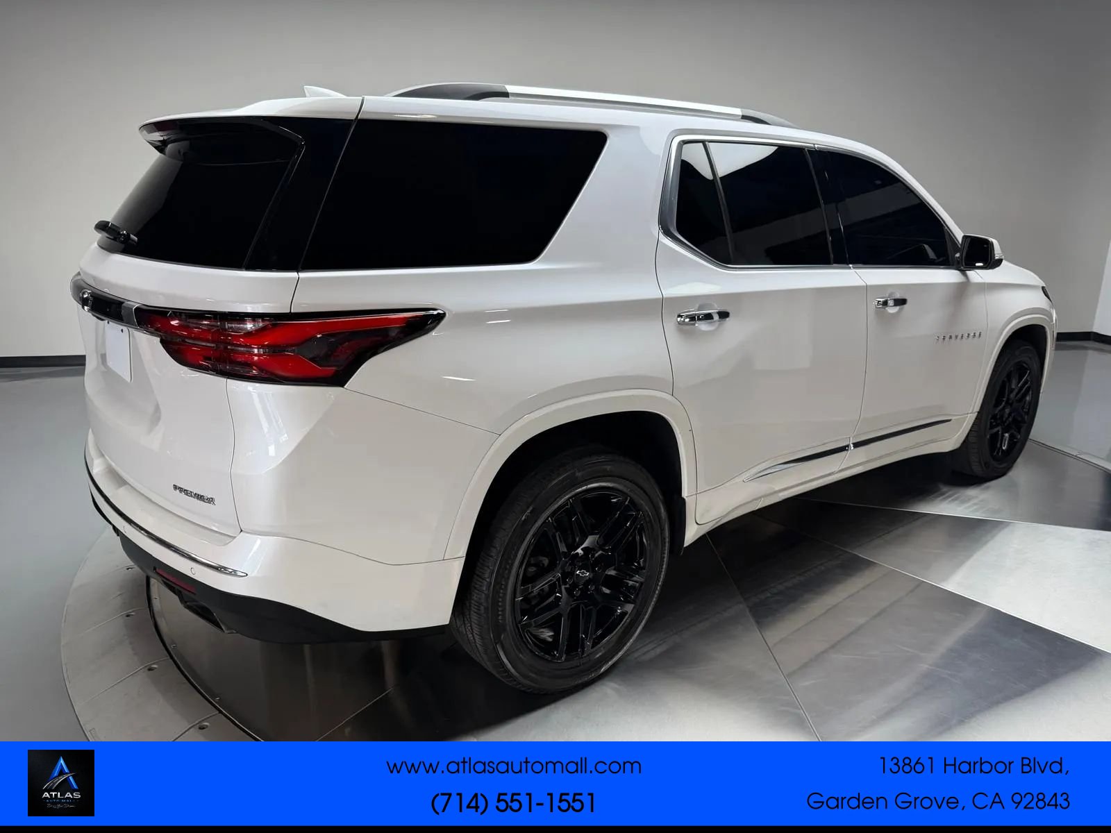 Used 2022 Chevrolet Traverse Premier w/ LPO, Floor Liner Package FWD image 2