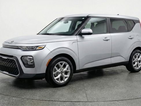 Used 2025 Kia Soul LX w/ LX Technology Package FWD image 3