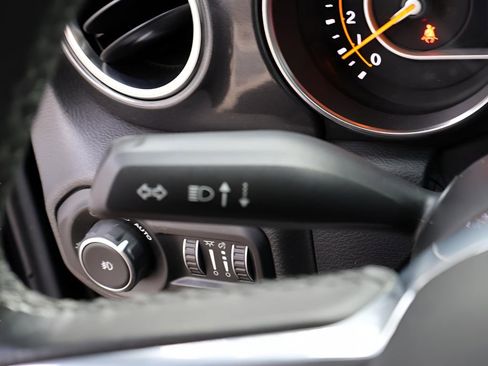 Used 2021 Jeep Wrangler Unlimited Sahara image 36